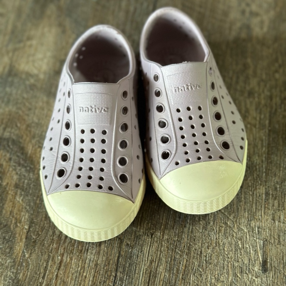 C6 Native Shoes- VGUC